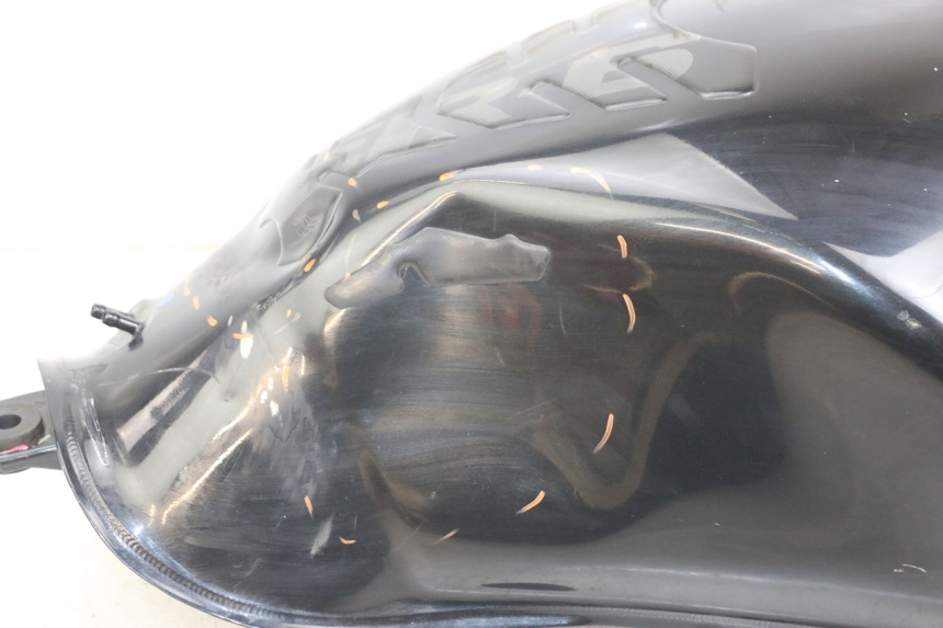 photo de SERBATOIO CARBURANTE  KAWASAKI ER-6 ER6 N 650 (2012 - 2016) - Primo piano tecnico