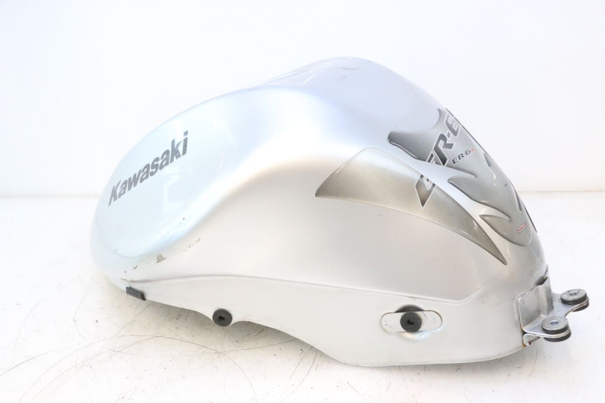 photo de SERBATOIO CARBURANTE  KAWASAKI ER-6 ER6 N 650 (2005 - 2009) - Caratteristiche distintive