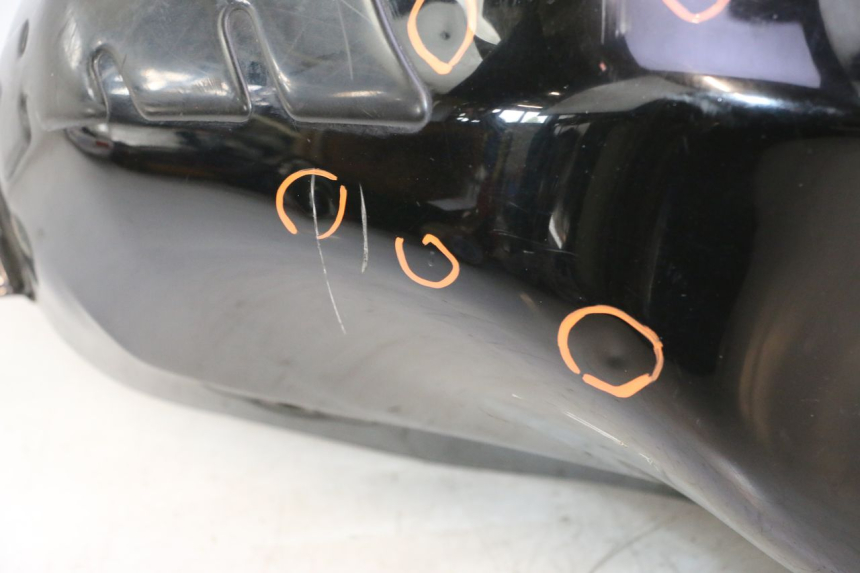 photo de SERBATOIO CARBURANTE  KAWASAKI ER-6 ER6 N 650 (2005 - 2009) - Primo piano tecnico