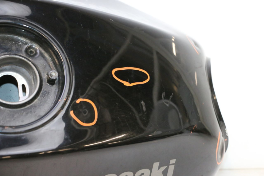 photo de SERBATOIO CARBURANTE  KAWASAKI ER-6 ER6 N 650 (2005 - 2009) - Dettagli dei punti di fissaggio