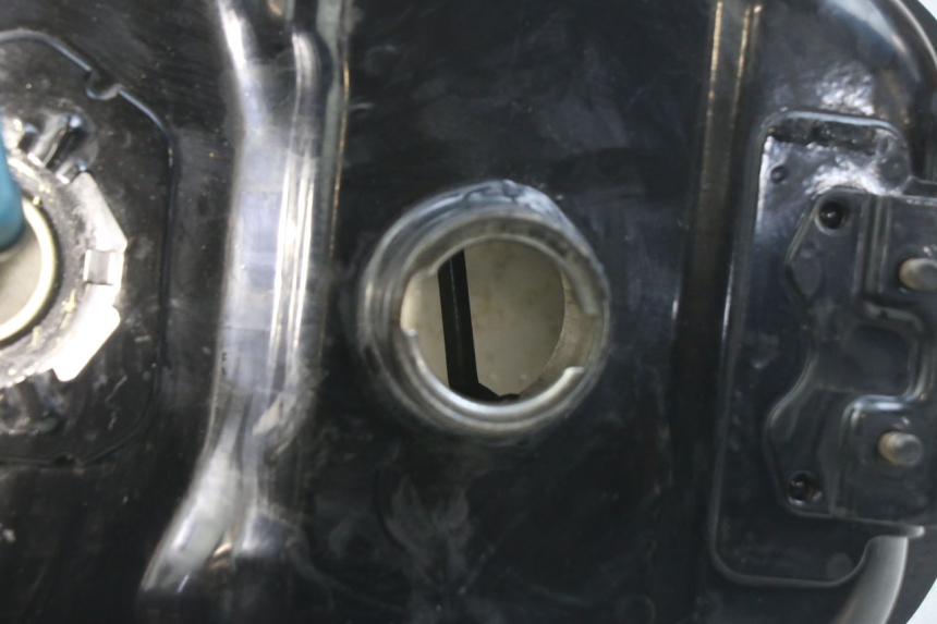 photo de SERBATOIO CARBURANTE TNT MOTOR FASTINO 4T 50 (2013 - 2019) - Zoom sullo stato d'uso