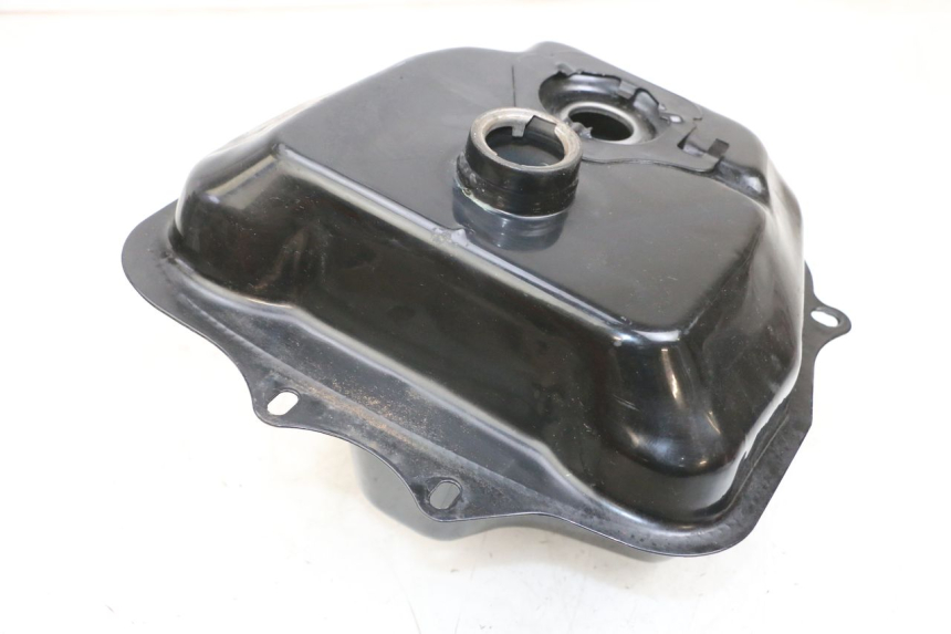 photo de SERBATOIO DELLA BENZINA BTC FELICE SPORT 50 - Dettagli dei punti di fissaggio