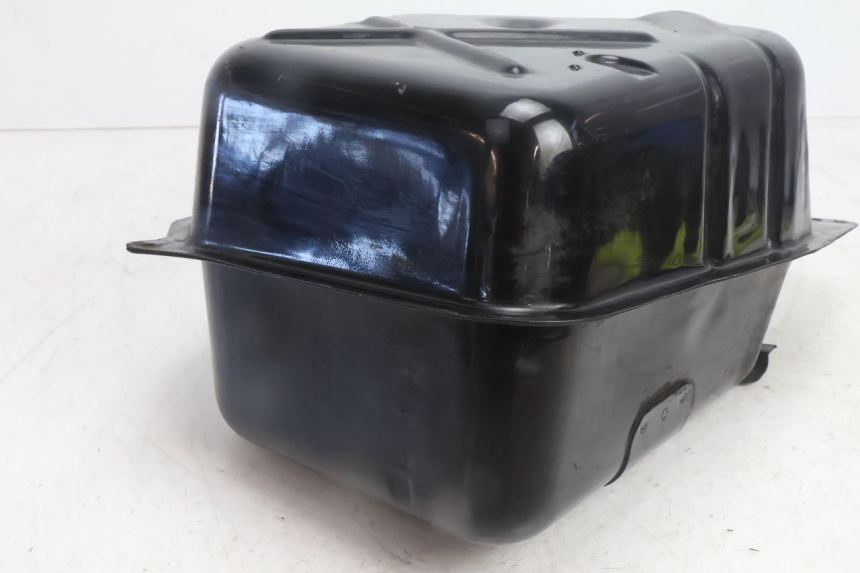 photo de SERBATOIO CARBURANTE HONDA FES PANTHEON 2T 125 (1998 - 2002) - Primo piano tecnico