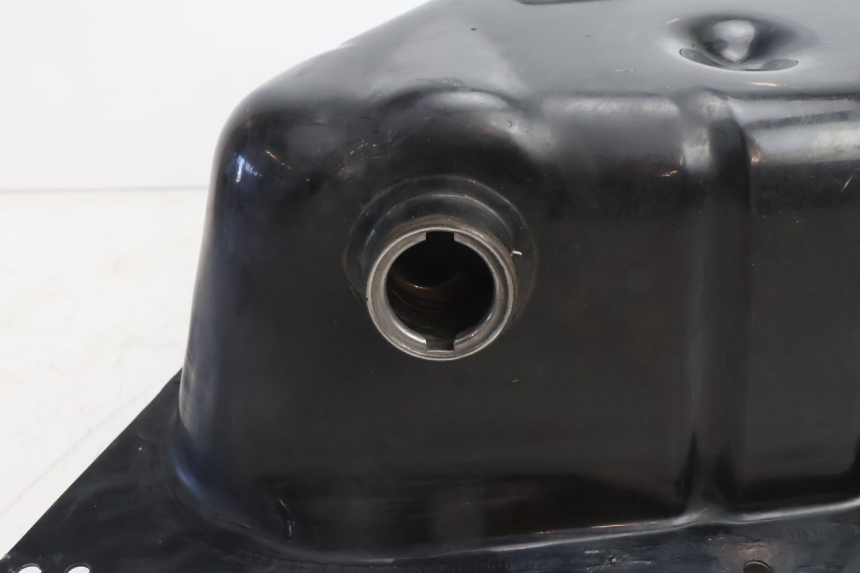 photo de SERBATOIO CARBURANTE HONDA FES PANTHEON 2T 125 (1998 - 2002) - Dettagli dei punti di fissaggio