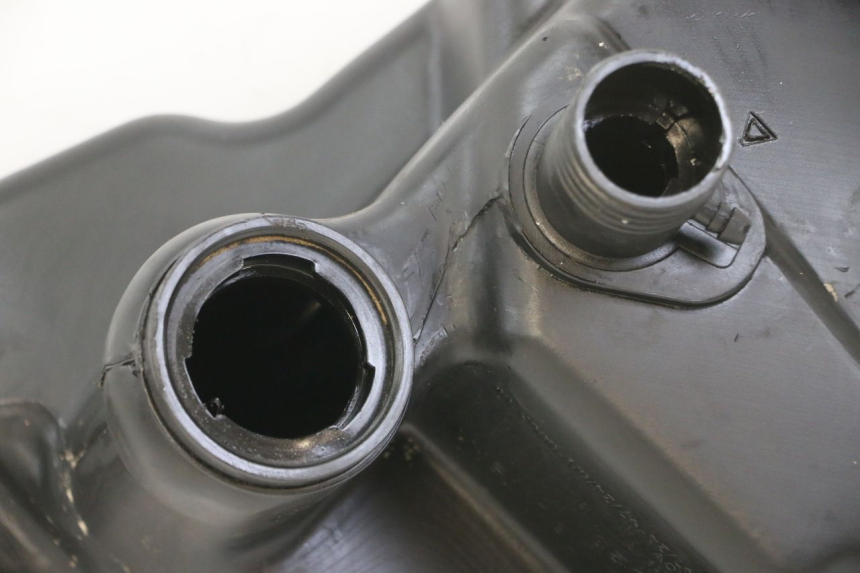 photo de SERBATOIO CARBURANTE PIAGGIO FLY 2T 50 (2004 - 2017) - Dettagli dei punti di fissaggio