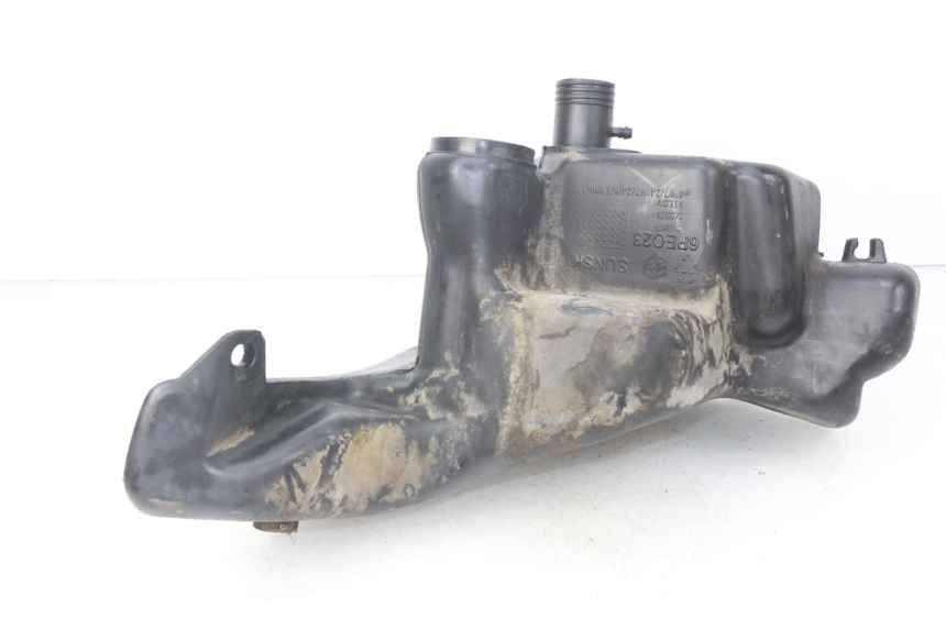 photo de Serbatoio carburante PIAGGIO FLY 125 (2005 - 2012) - Zoom sullo stato d'uso