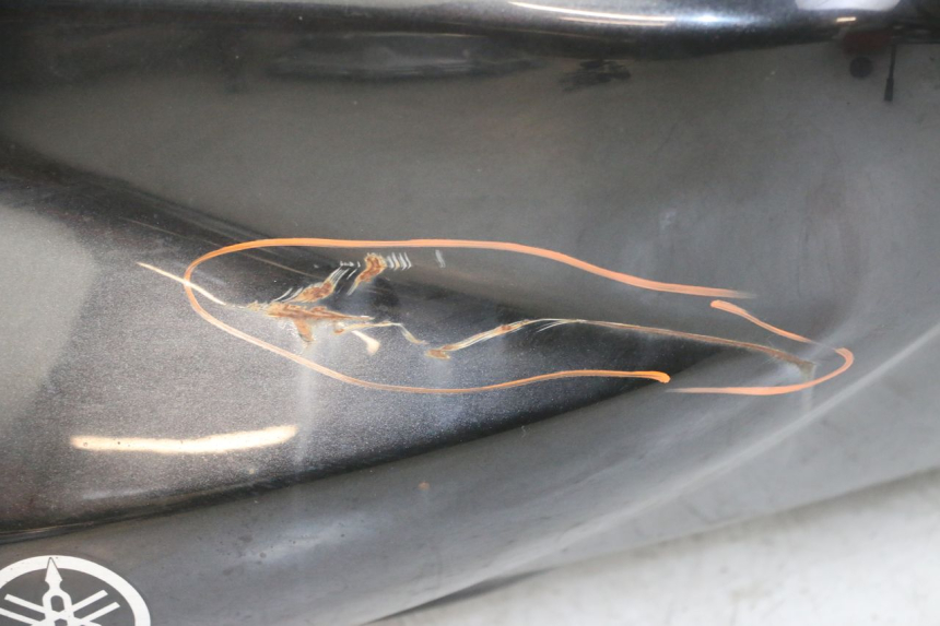 photo de SERBATOIO CARBURANTE  YAMAHA FZ6 N FAZER 600 (2004 - 2006) - Stato della superficie e materiale