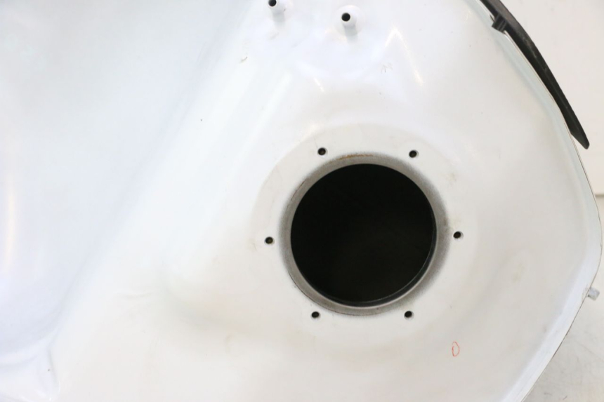 photo de SERBATOIO CARBURANTE  YAMAHA FZ8 800 (2010 - 2016) - Primo piano ad alta risoluzione