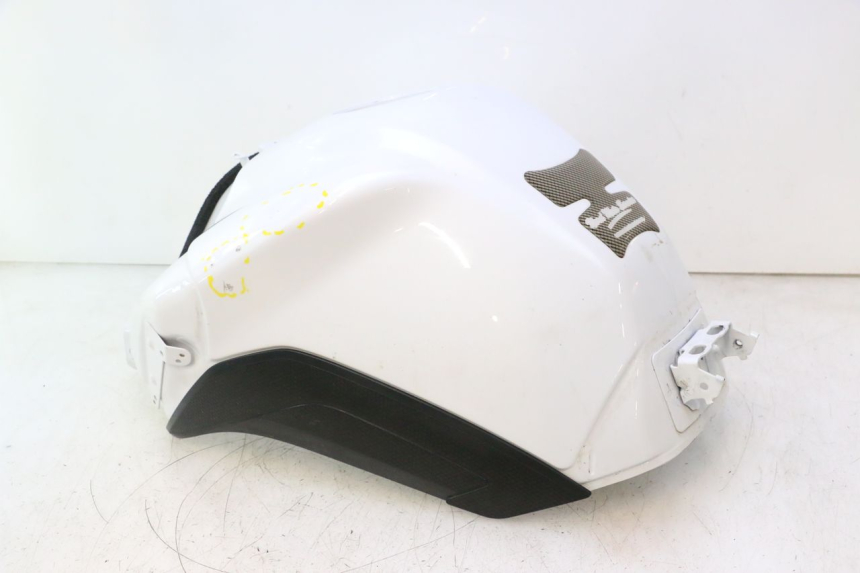 photo de SERBATOIO CARBURANTE  YAMAHA FZ8 800 (2010 - 2016) - Dettagli dei punti di fissaggio