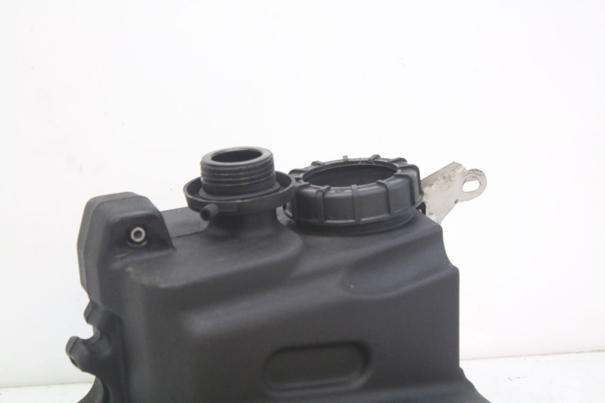 photo de SERBATOIO CARBURANTE  PEUGEOT GEOPOLIS RS 125 (2007 - 2009) - Altra angolazione