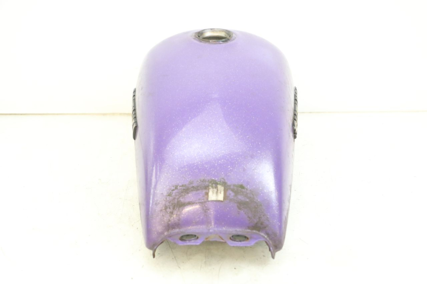 photo de Serbatoio carburante SUZUKI GN 125 (1997 - 2000) - Primo piano tecnico