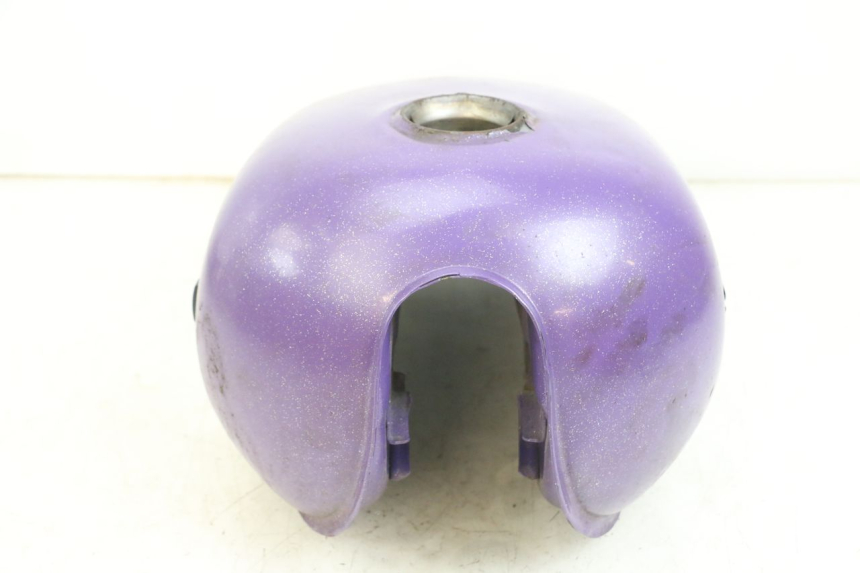 photo de Serbatoio carburante SUZUKI GN 125 (1997 - 2000) - Dettagli dei punti di fissaggio