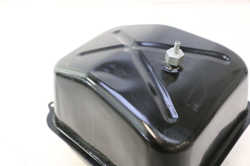 photo de SERBATOIO CARBURANTE  VASTRO GP 2T 50 (2013 - 2017) - Primo piano tecnico