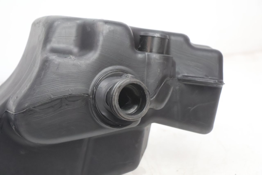 photo de SERBATOIO CARBURANTE  GILERA GP 800 (2007 - 2013) - Zoom sui componenti