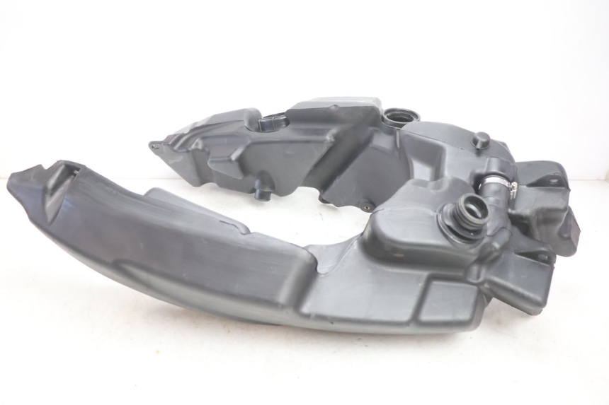 photo de SERBATOIO CARBURANTE  GILERA GP 800 (2007 - 2013) - Altra angolazione