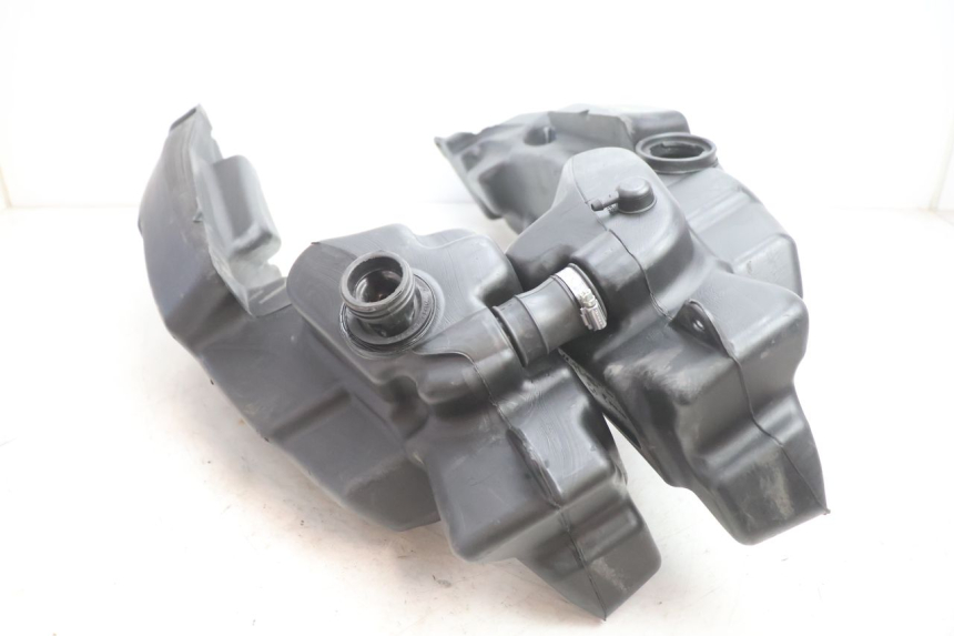 photo de SERBATOIO CARBURANTE  GILERA GP 800 (2007 - 2013) - Primo piano tecnico