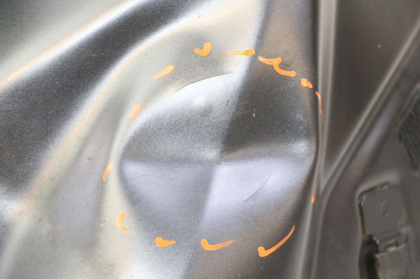 photo de SERBATOIO CARBURANTE  SUZUKI GSR 750 (2011 - 2017) - Primo piano ad alta risoluzione