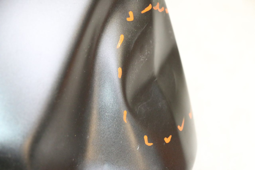 photo de SERBATOIO CARBURANTE  SUZUKI GSR 750 (2011 - 2017) - Focus sulla struttura