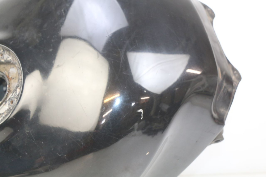 photo de SERBATOIO CARBURANTE SUZUKI GSX-F GSX  F 1100 (1988 - 1994) - Zoom sui componenti