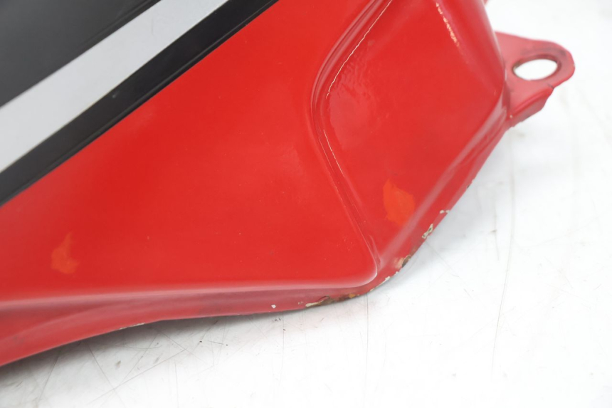 photo de SERBATOIO CARBURANTE  SUZUKI GSX F GSXF 750 (1988 - 1998) - Primo piano tecnico