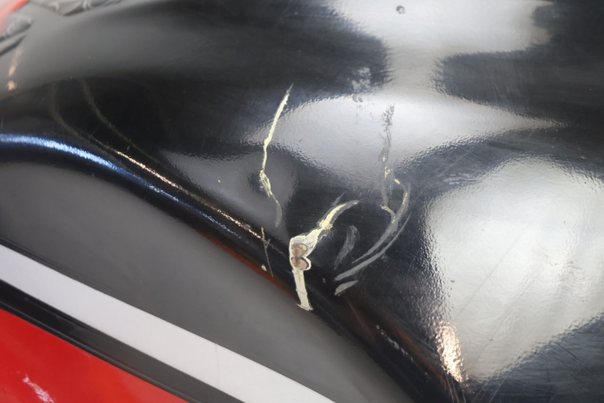 photo de SERBATOIO CARBURANTE  SUZUKI GSX F GSXF 750 (1988 - 1998) - Stato della superficie e materiale