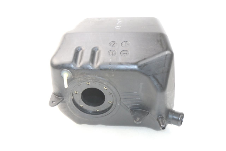 photo de Serbatoio carburante SYM GTS EVO 125 (2009 - 2013) - Zoom sullo stato d'uso