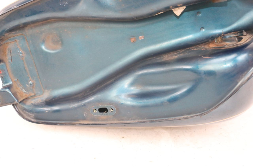 photo de SERBATOIO CARBURANTE  SUZUKI GZ MARAUDER 125 (1998 - 2004) - Dettagli dei punti di fissaggio