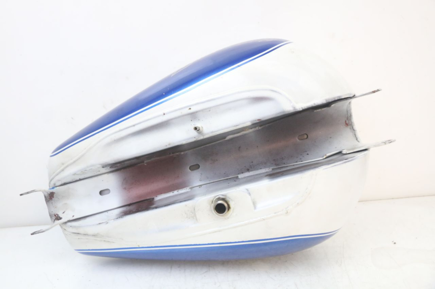 photo de SERBATOIO CARBURANTE  HARLEY DAVIDSON SPORTSTER XL CUSTOM 883 (1999 - 2006) - Zoom sui componenti