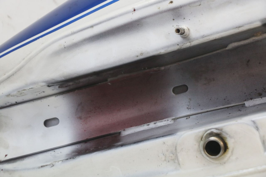 photo de SERBATOIO CARBURANTE  HARLEY DAVIDSON SPORTSTER XL CUSTOM 883 (1999 - 2006) - Foto prodotto supplementare