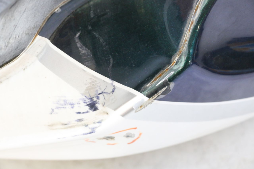 photo de SERBATOIO CARBURANTE  HONDA CBR F 1000 (1993 - 1996) - Primo piano tecnico