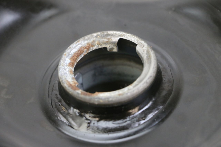 photo de SERBATOIO CARBURANTE  HONDA SH i 300 (2015 - 2020) - Dettagli dei punti di fissaggio