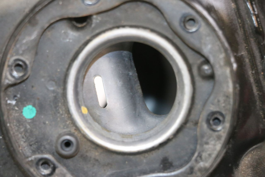 photo de SERBATOIO CARBURANTE  HUSQVARNA SVARTPILEN 401 (2018 - 2023) - Zoom sullo stato d'uso