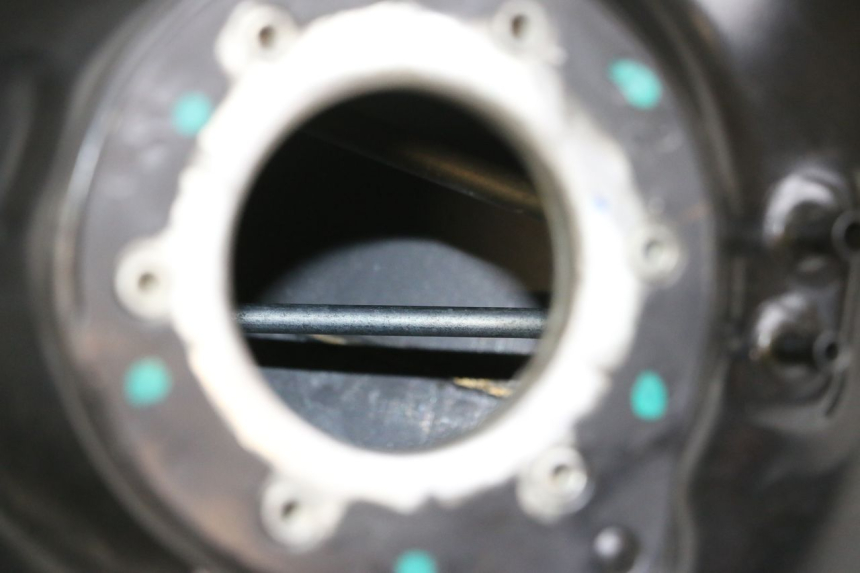 photo de SERBATOIO CARBURANTE  HUSQVARNA SVARTPILEN 401 (2018 - 2023) - Altra angolazione