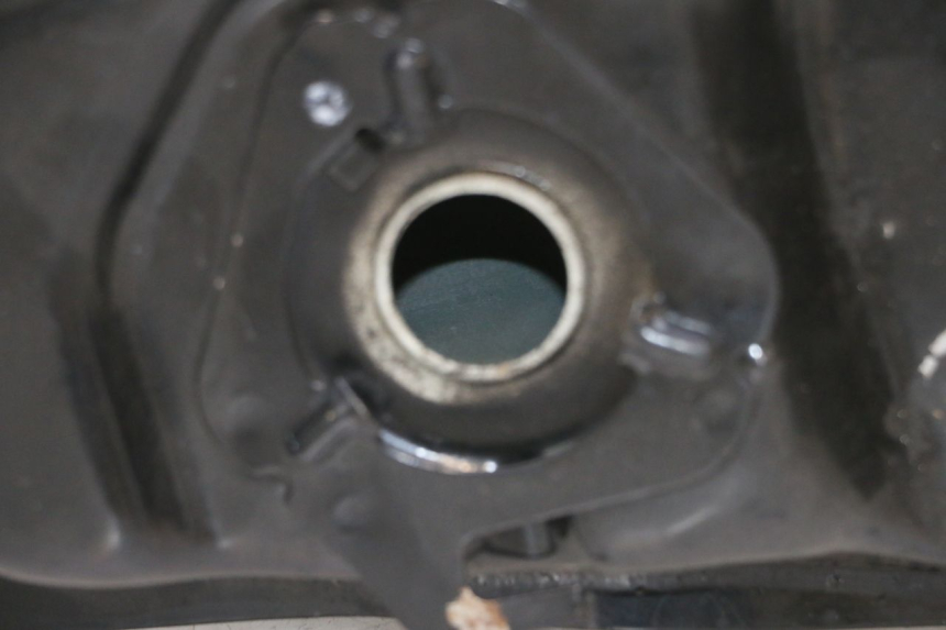 photo de SERBATOIO CARBURANTE SYM JET 14 4T 50 (2018 - 2022) - Dettagli dei punti di fissaggio