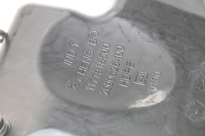 photo de Serbatoio carburante PEUGEOT KISBEE 2T 50 (2010 - 2017) - Zoom sullo stato d'uso