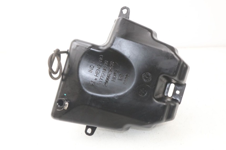 photo de Serbatoio carburante PEUGEOT KISBEE 2T 50 (2010 - 2017) - Zoom sullo stato d'uso