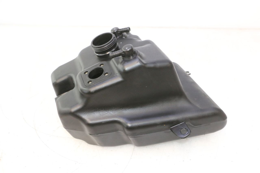 photo de SERBATOIO CARBURANTE  PEUGEOT KISBEE 4T 50 (2023 - 2026) - Altra angolazione