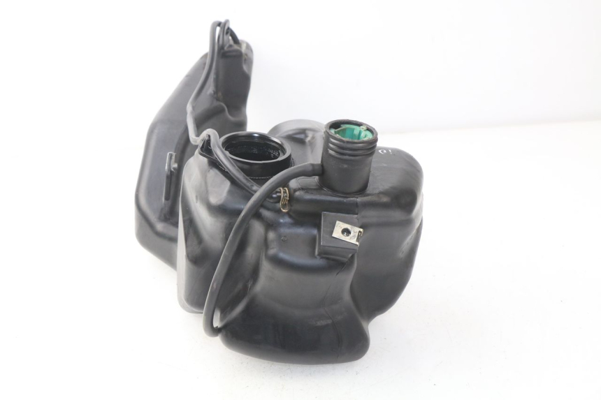 photo de SERBATOIO CARBURANTE PIAGGIO LIBERTY 4T 50 (2004 - 2008) - Primo piano tecnico
