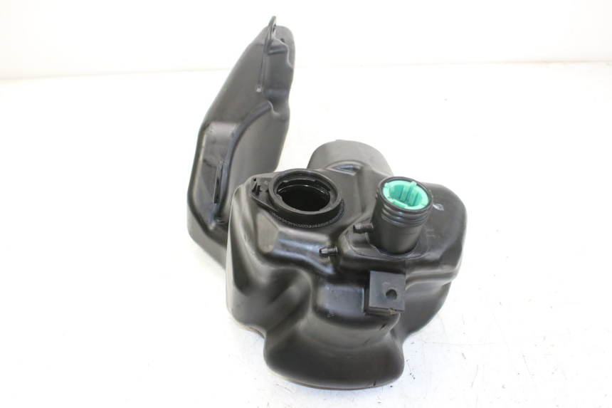 photo de SERBATOIO CARBURANTE PIAGGIO LIBERTY 4T 50 (2004 - 2008) - Primo piano tecnico