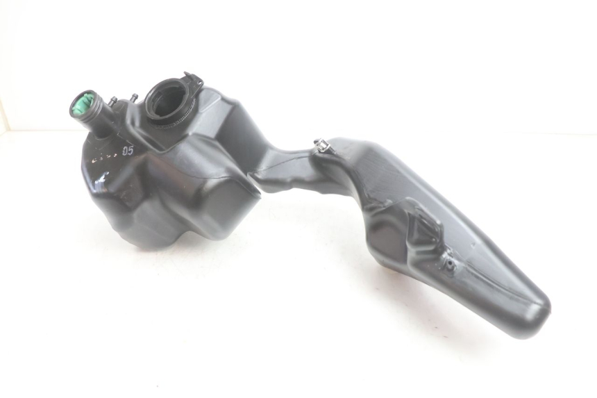 photo de SERBATOIO CARBURANTE  PIAGGIO LIBERTY 125 (1998 - 2008) - Primo piano tecnico