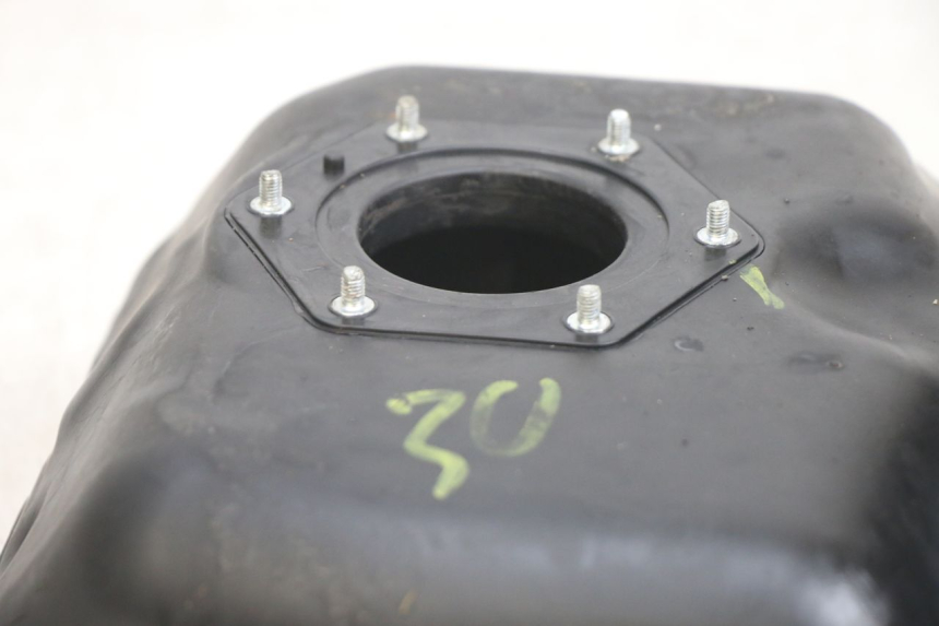 photo de SERBATOIO CARBURANTE PIAGGIO MEDLEY 125 (2016 - 2023) - Altra angolazione