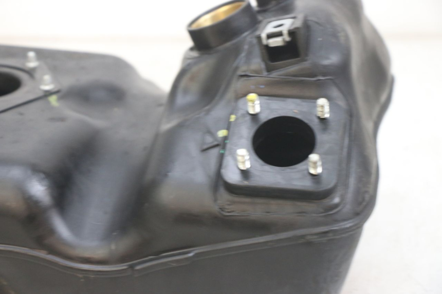 photo de SERBATOIO CARBURANTE PIAGGIO MEDLEY 125 (2016 - 2023) - Primo piano tecnico