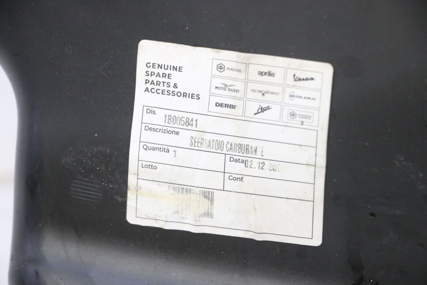 photo de SERBATOIO CARBURANTE  PIAGGIO MP3 HPE 310 (2024 - 2025) - Dettagli dei punti di fissaggio