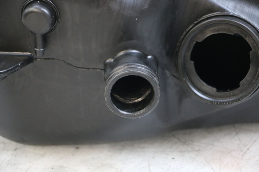 photo de SERBATOIO CARBURANTE PIAGGIO MP3 125 (2006 - 2014) - Dettagli dei punti di fissaggio