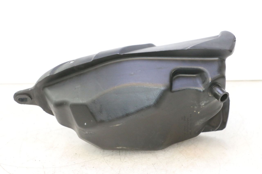 photo de SERBATOIO CARBURANTE  RIEJU MRT PRO SUPERMOTARD 50 (2007 - 2018) - Primo piano tecnico
