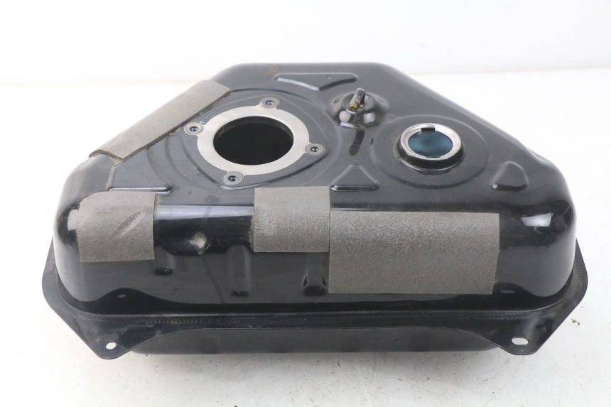 photo de Serbatoio carburante MBK MW TRYPTIK 125 (2017 - 2022) - Primo piano tecnico
