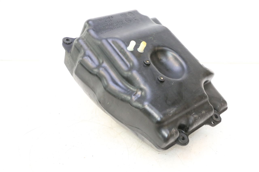 photo de SERBATOIO CARBURANTE  KYMCO MXU R 250 (2004 - 2010) - Primo piano tecnico