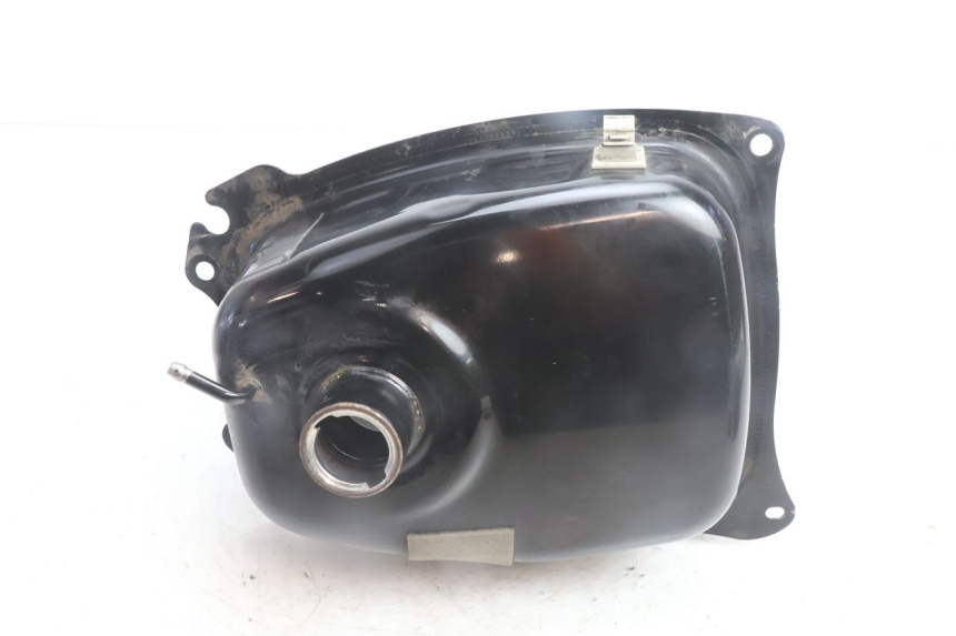 photo de SERBATOIO CARBURANTE  YAMAHA N-MAX NMAX 125 (2021 - 2024) - Dettagli dei punti di fissaggio