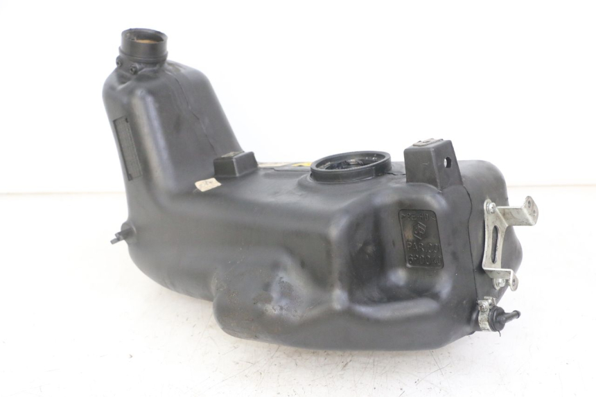 photo de SERBATOIO CARBURANTE  PIAGGIO NRG POWER PUREJET 50 (2018 - 2021) - Primo piano tecnico