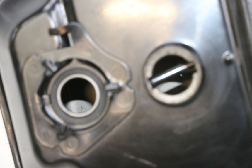 photo de SERBATOIO CARBURANTE  JM MOTORS OLDIES GT 4T 50 (2018 - 2025) - Stato della superficie e materiale